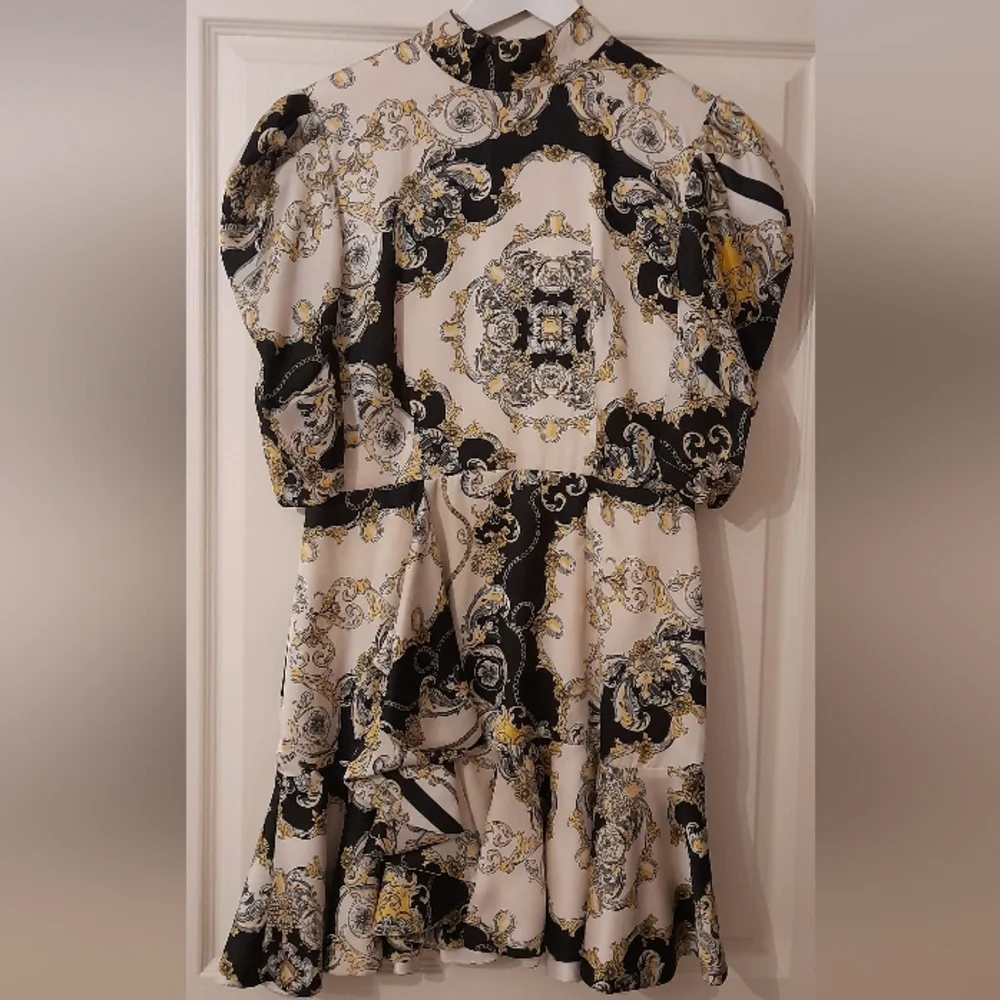 HOST PICK⚜️Bardot Short Sleeve Dress Size 12 - Picture 2 of 8